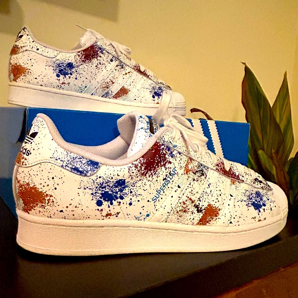 Adidas Classic Multi-color Size 10.5 great condition Only worn twice